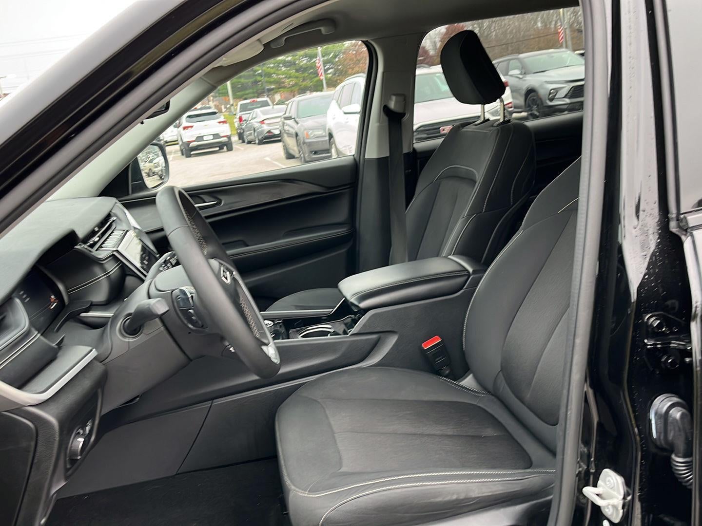 2023 Jeep Grand Cherokee L Laredo