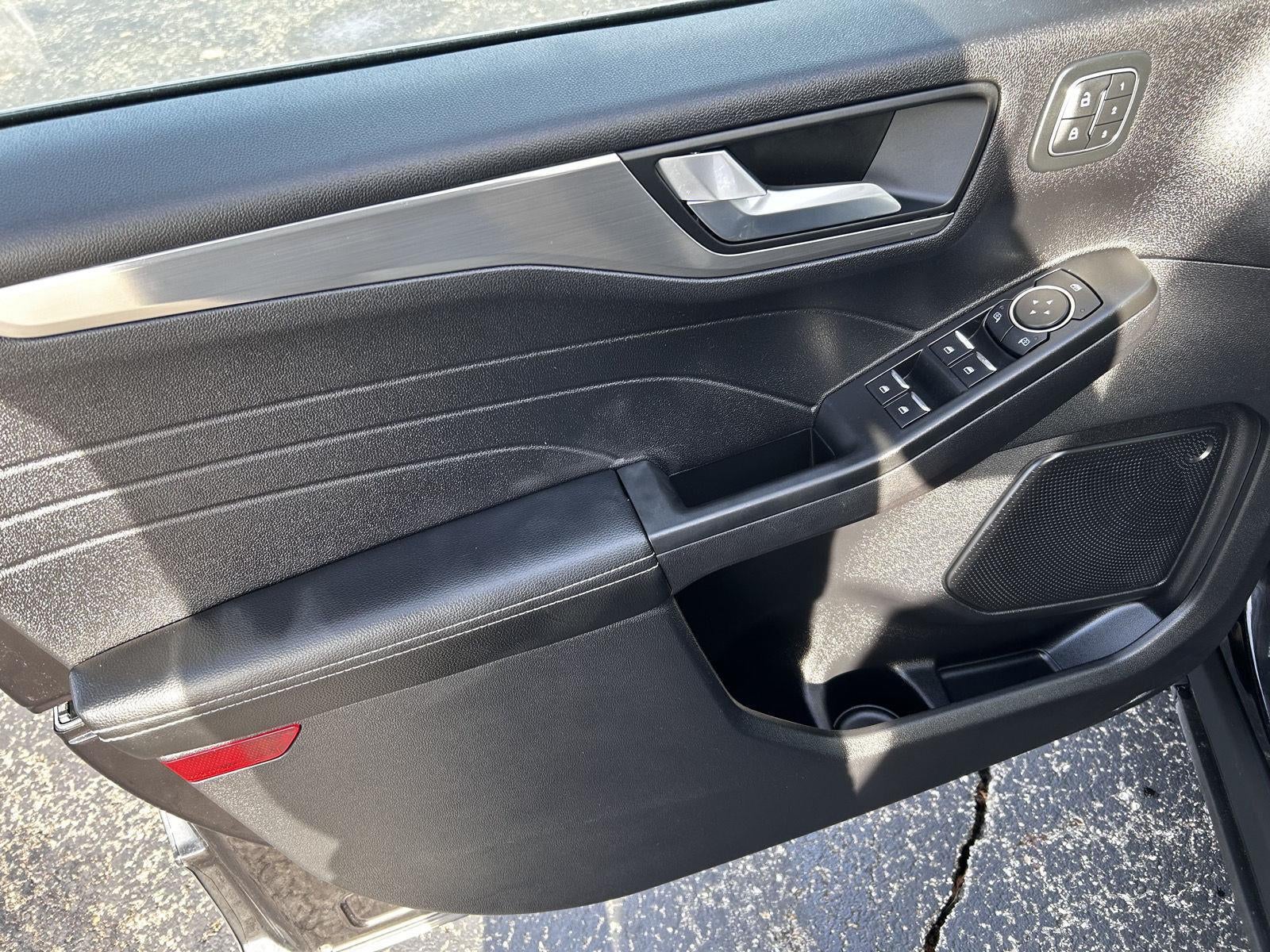 2022 Ford Escape Hybrid Titanium