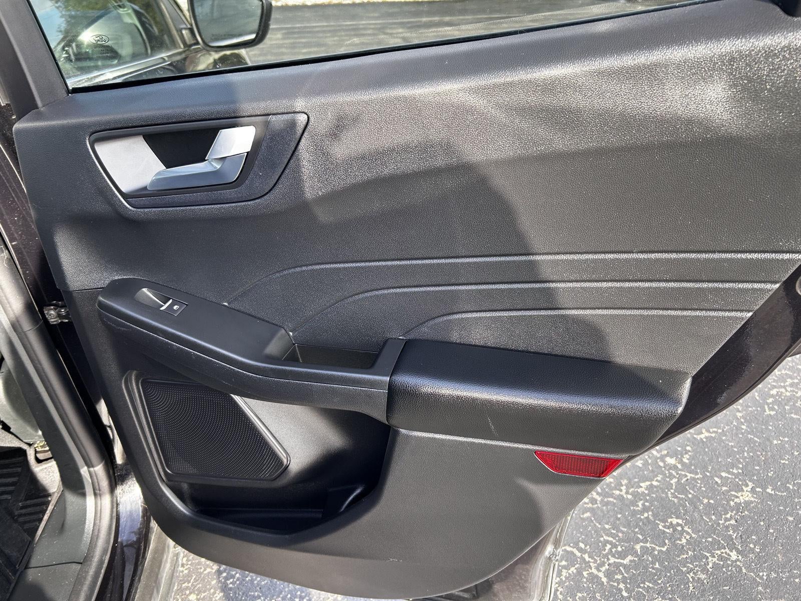 2022 Ford Escape Hybrid Titanium