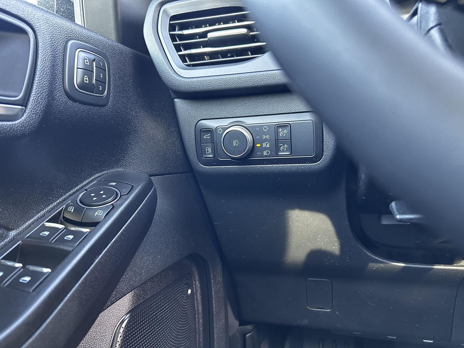 2022 Ford Escape Hybrid Titanium