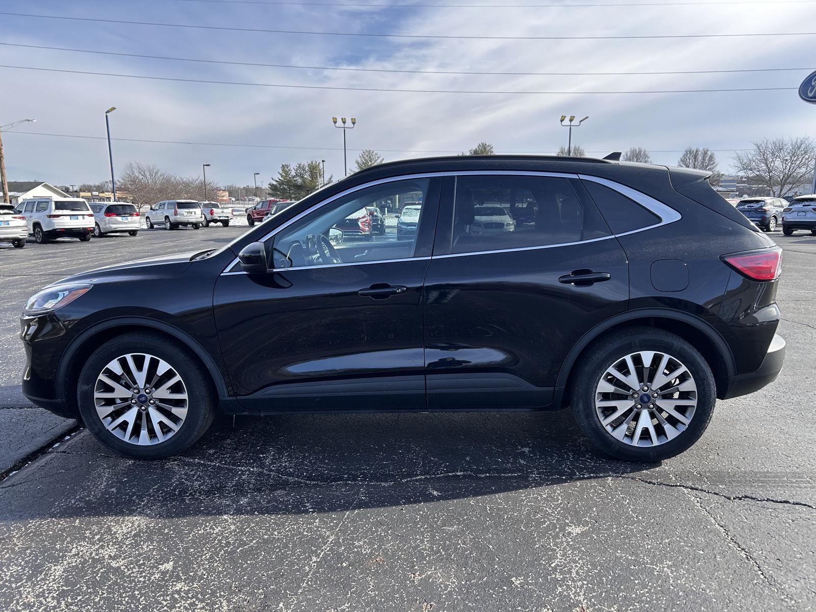 2022 Ford Escape Hybrid Titanium