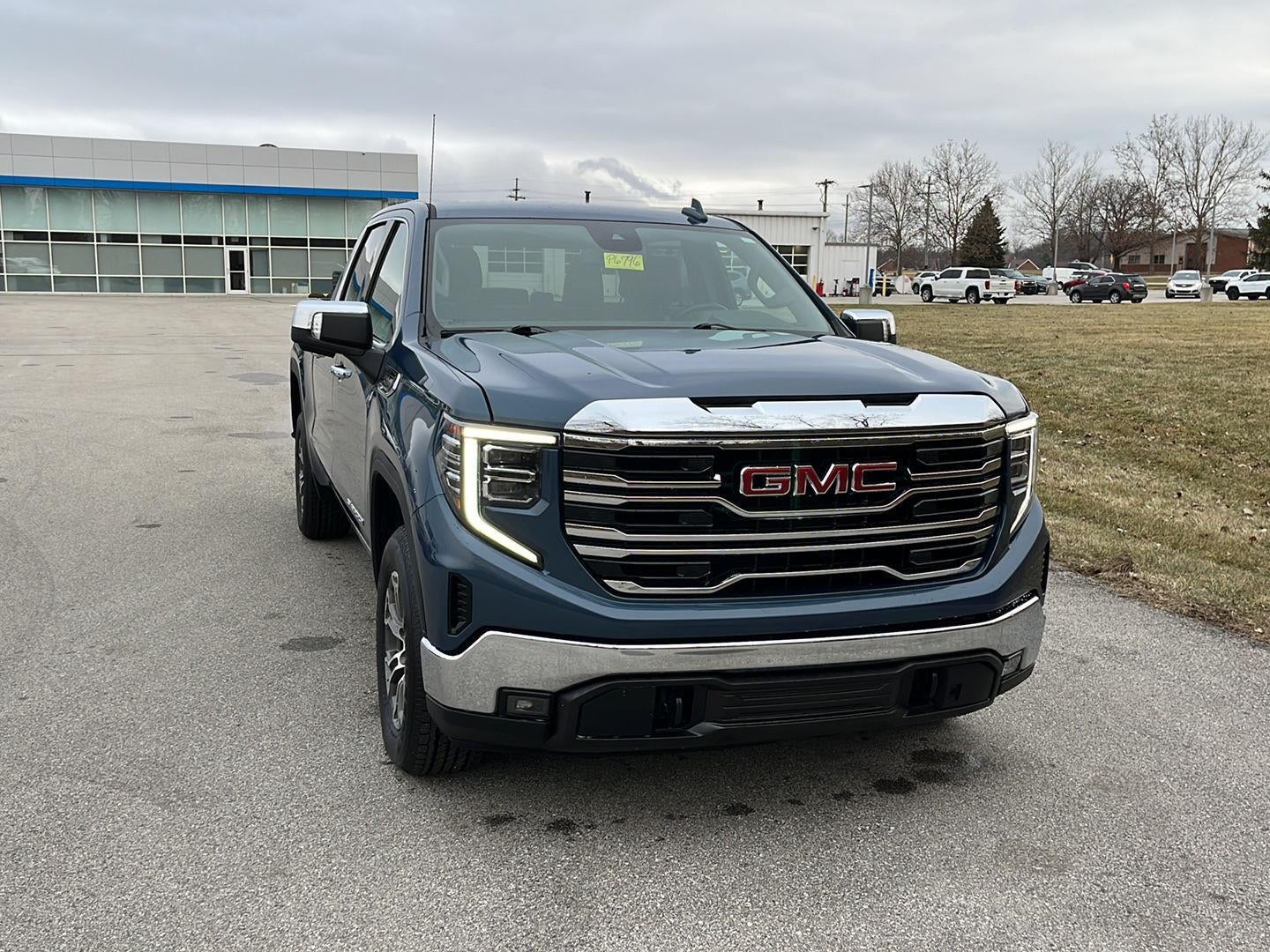 2024 GMC Sierra 1500 SLT