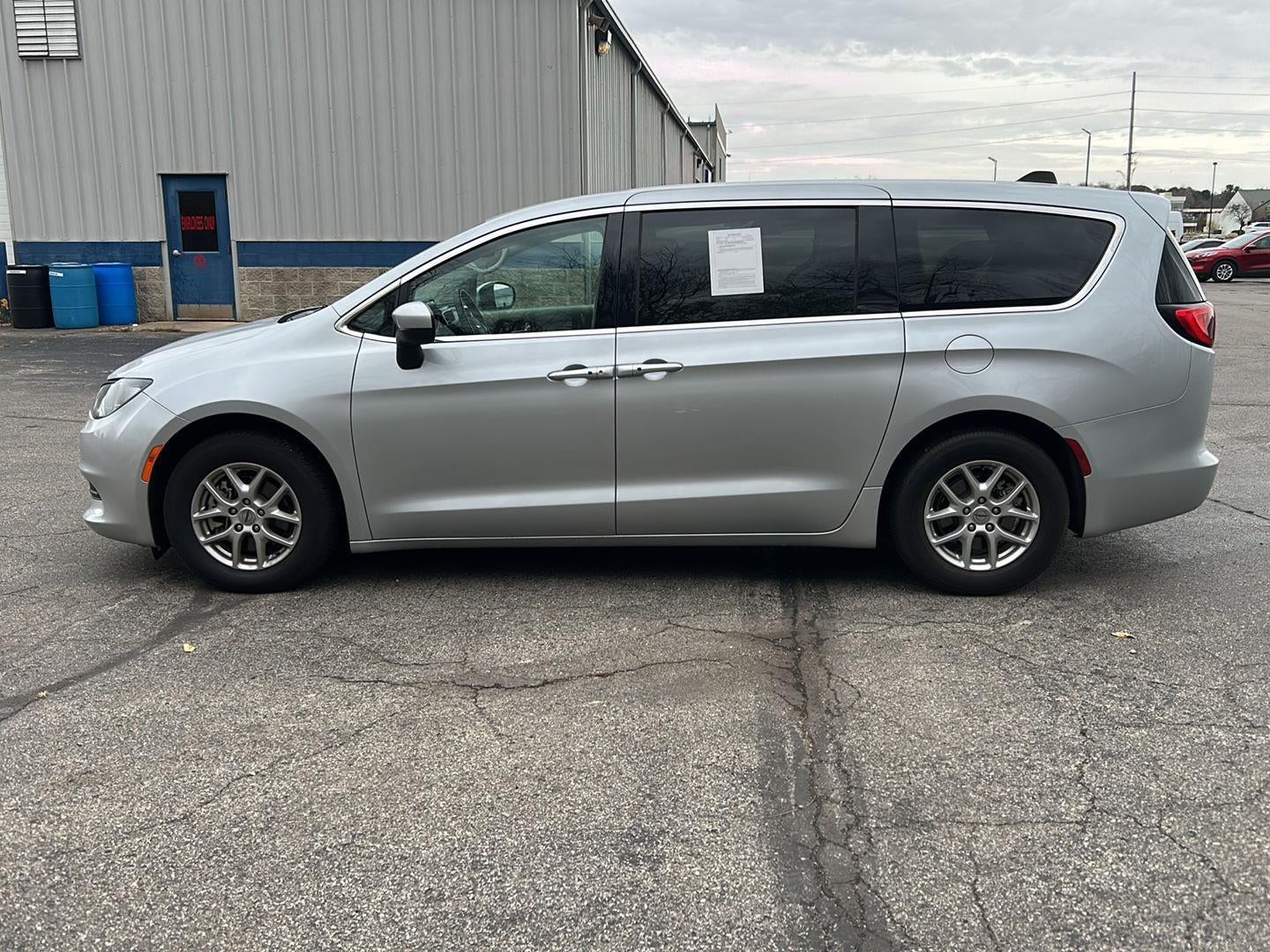 2023 Chrysler Voyager LX