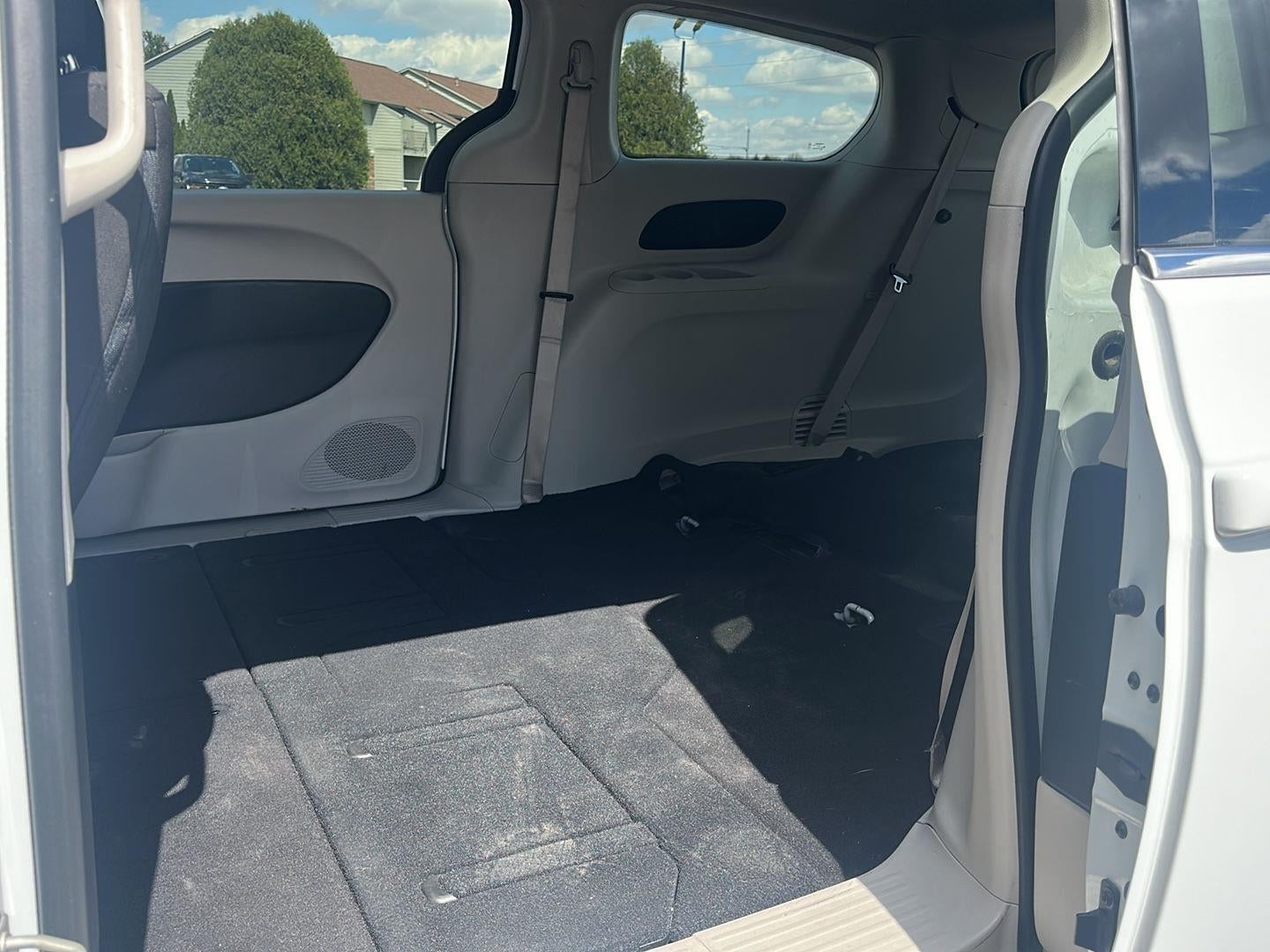 2022 Chrysler Voyager LX
