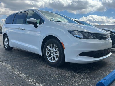 2022 Chrysler Voyager LX