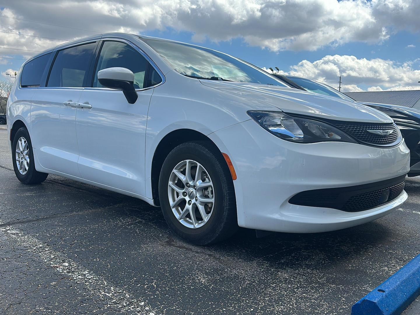 2022 Chrysler Voyager LX
