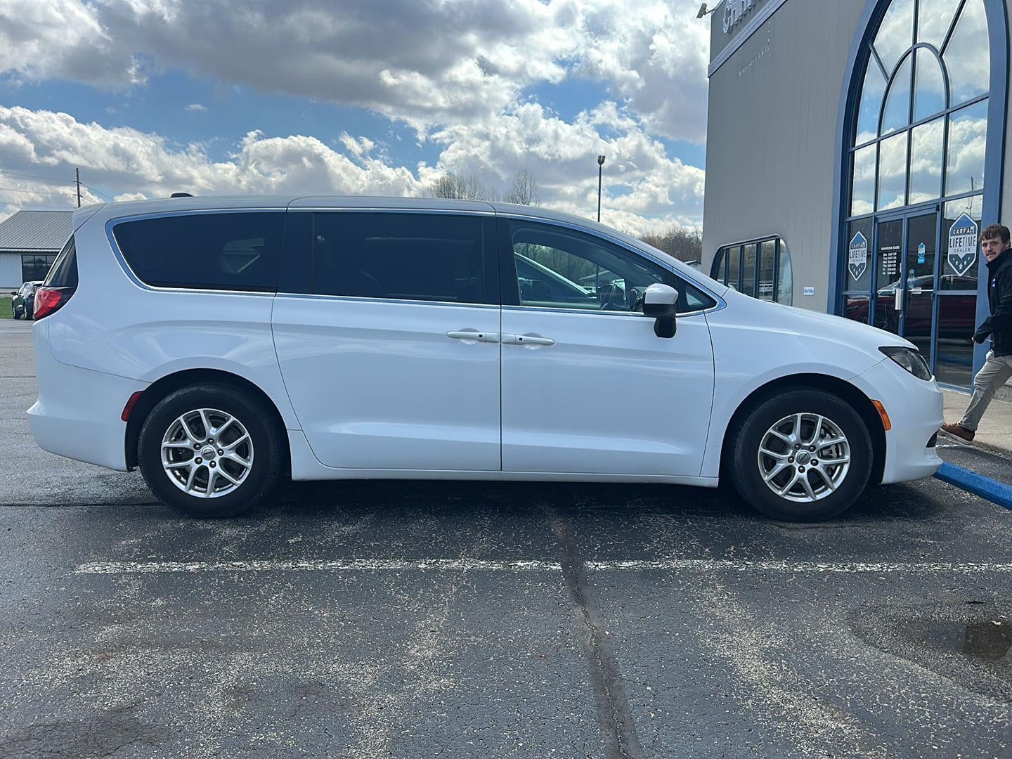 2022 Chrysler Voyager LX