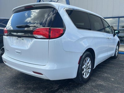 2022 Chrysler Voyager LX