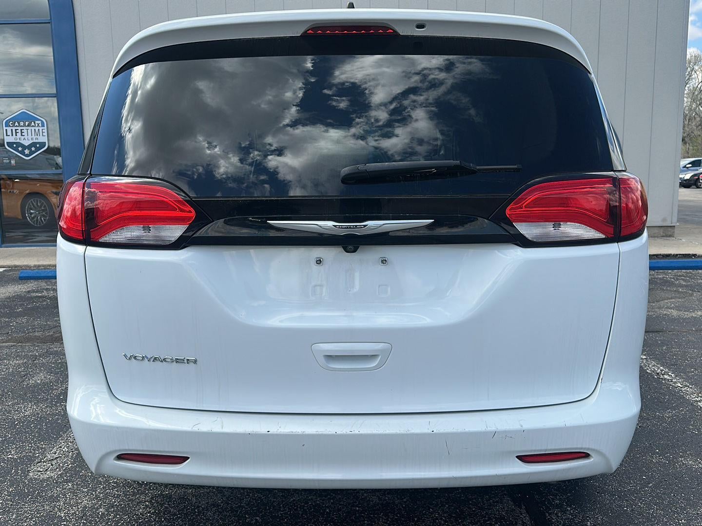 2022 Chrysler Voyager LX