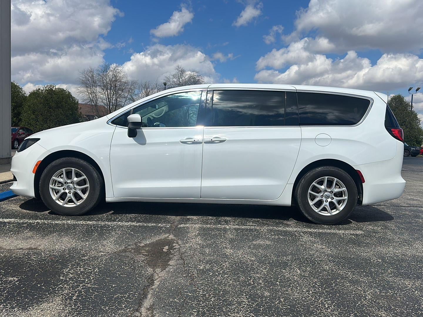 2022 Chrysler Voyager LX