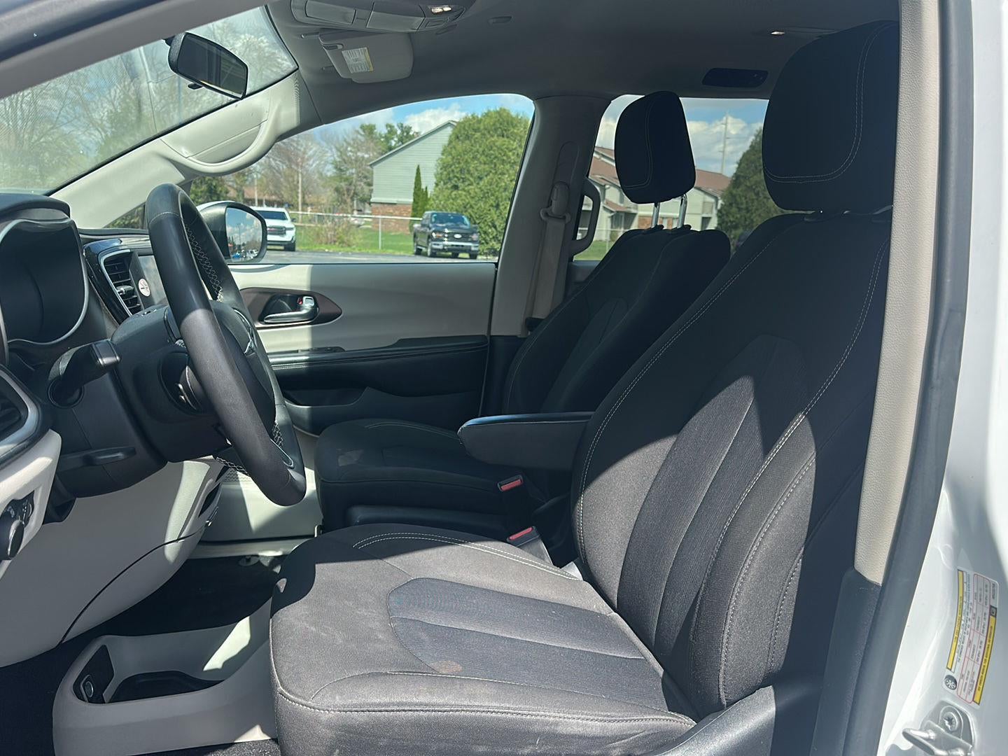 2022 Chrysler Voyager LX