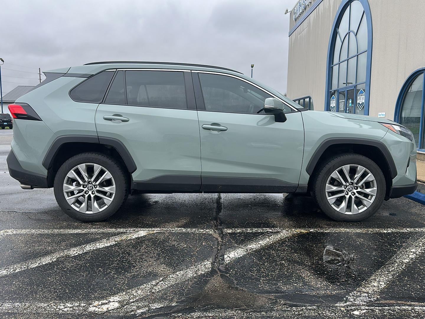2022 Toyota RAV4 XLE Premium