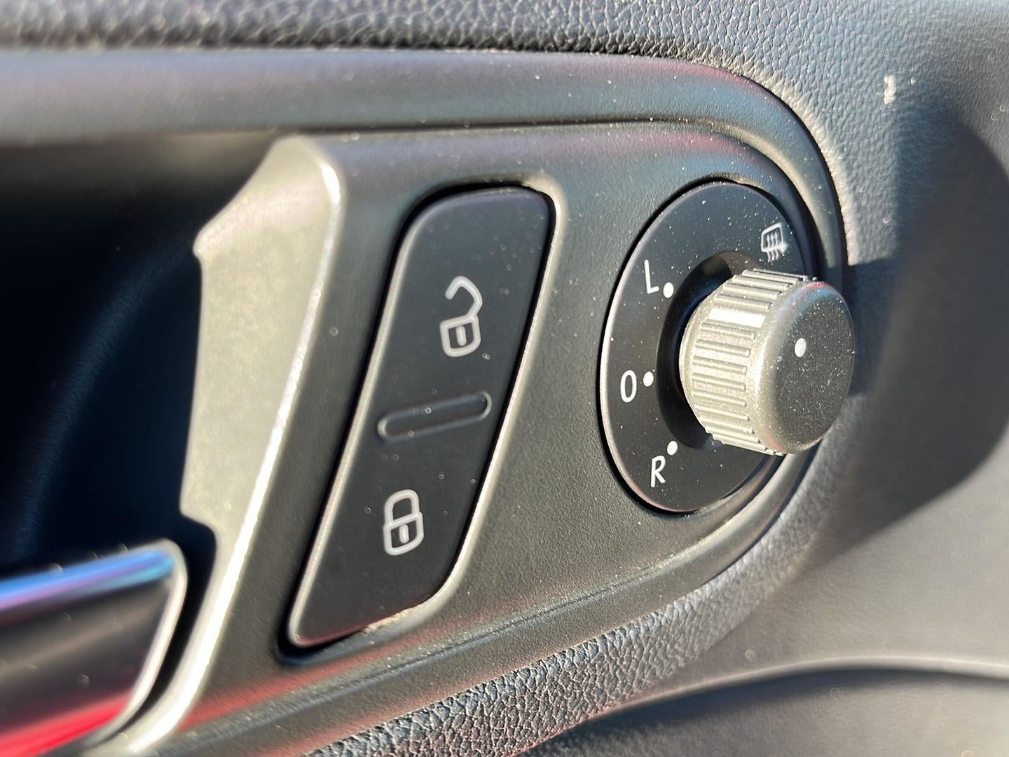 2014 Volkswagen Beetle 2.5L Entry