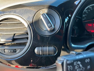 2014 Volkswagen Beetle 2.5L Entry