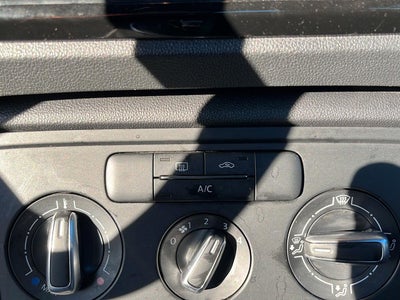 2014 Volkswagen Beetle 2.5L Entry