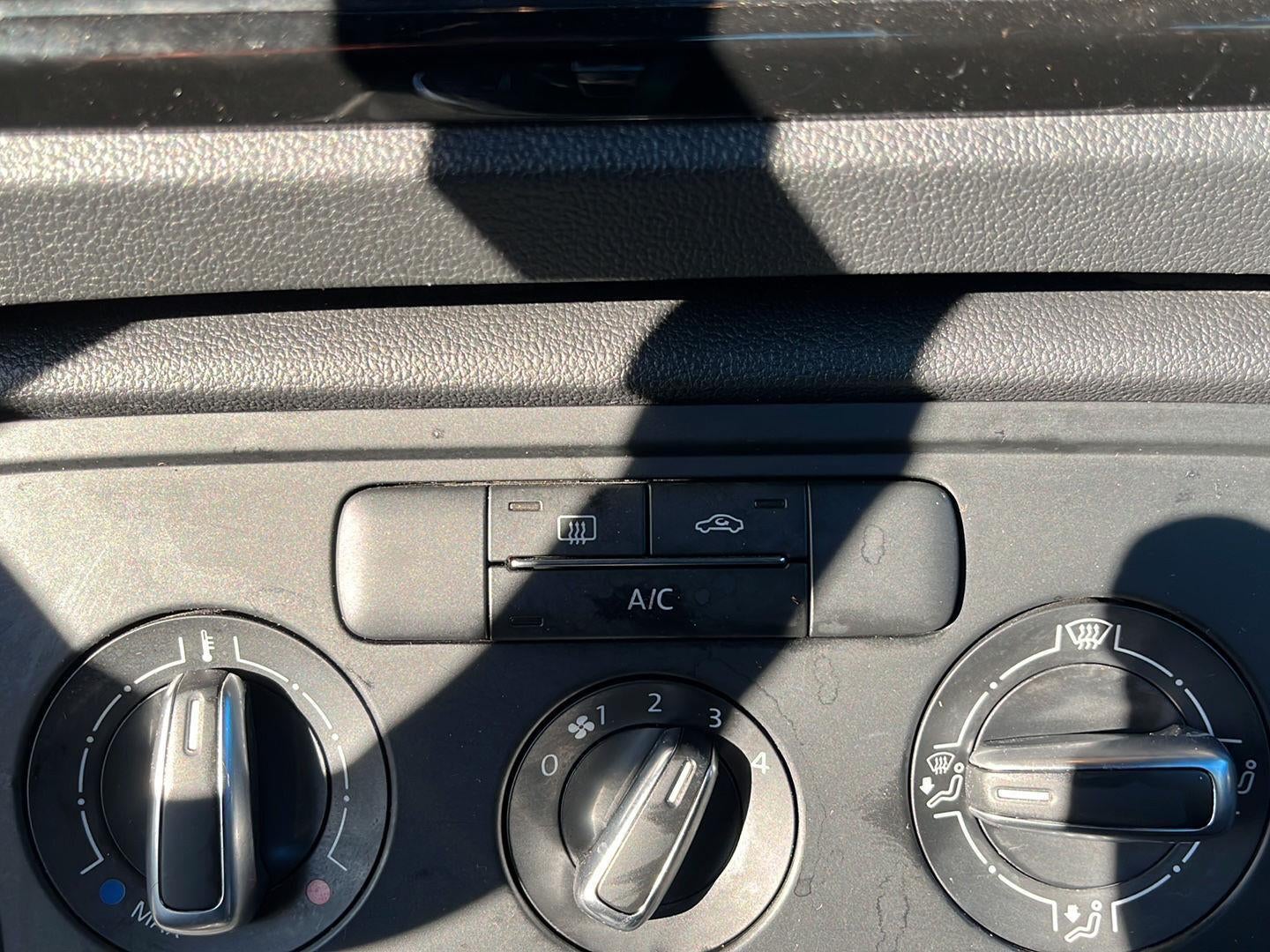 2014 Volkswagen Beetle 2.5L Entry